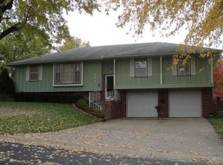 803 Falcon Dr, Harrisonville, MO 64701