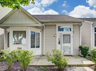 717 E Victoria Cir #717, North Aurora, IL 60542