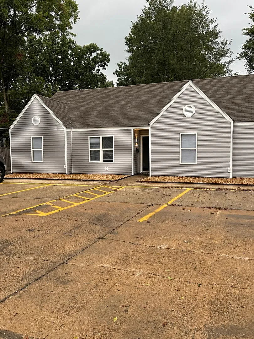 Building Photo - 519 Plaza Ave