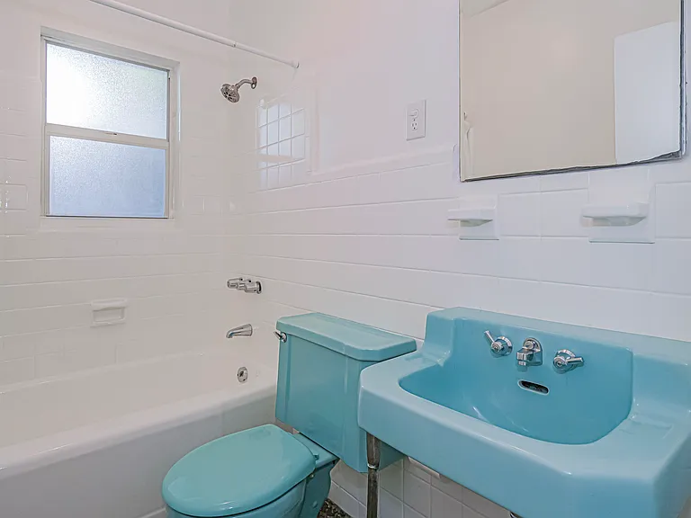 2158 Seville Ave — Photo 2