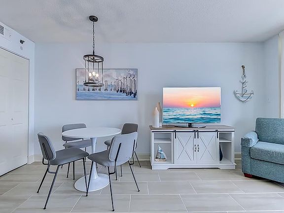3rd image of 2504 N Ocean Blvd. #1431
