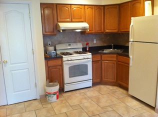 3035 30th St, Astoria, NY 11102