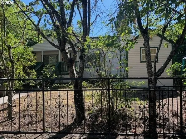 239 D St, Springfield, OR 97477