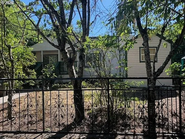 239 D St photo 1