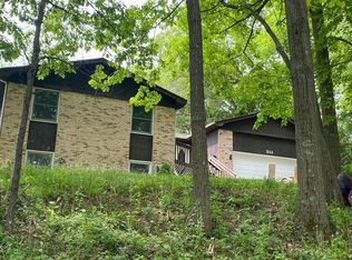 211 Baron Dr, Spring Grove, IL 60081