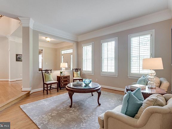 5th image of 1495 Lily Loch Way