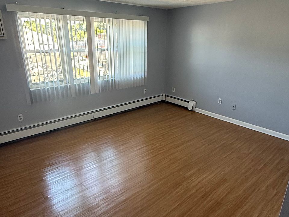 2nd image of 90 Ford St APT 11