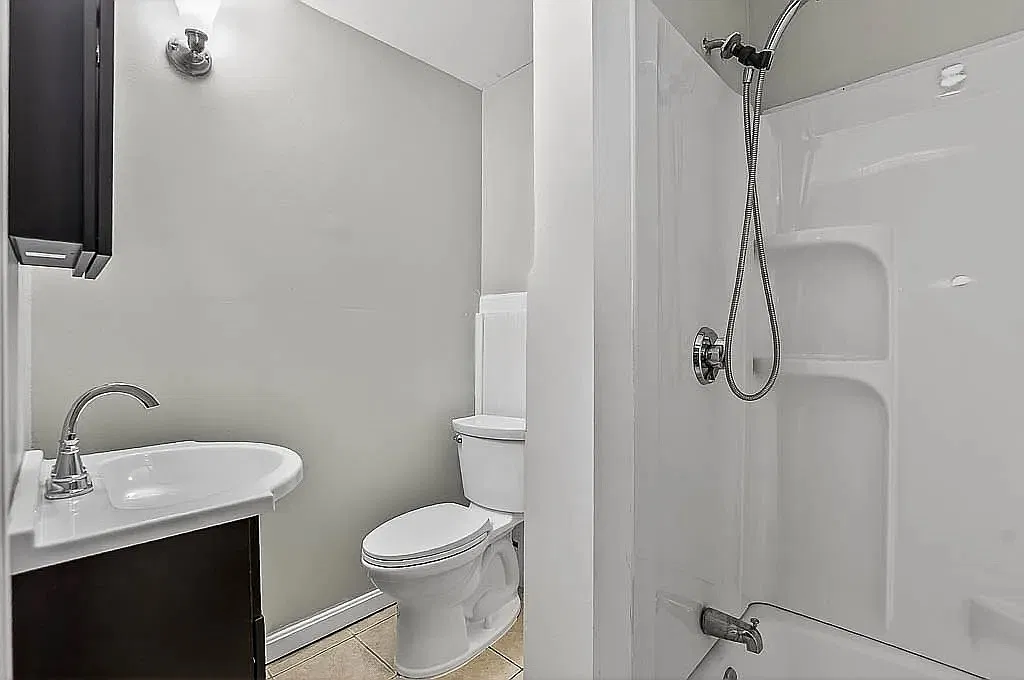 2 bed, 950 sqft, $2,150 — Photo 3