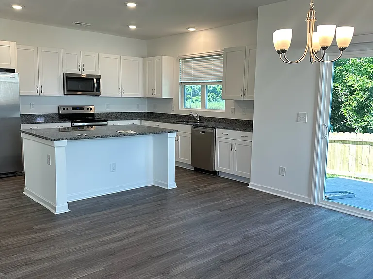 1317 Creekfront Dr — Photo 4