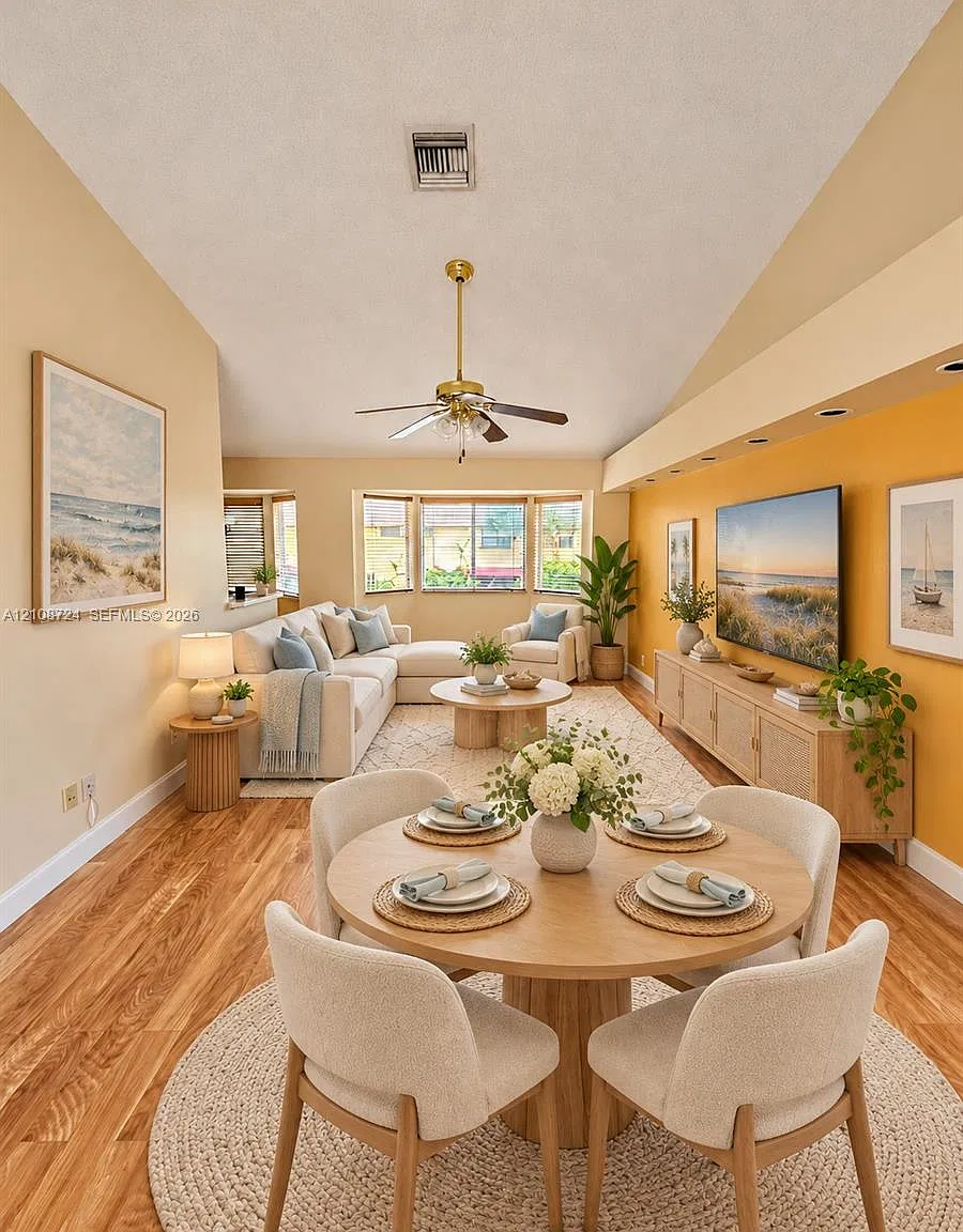 Parc Court Condo — Photo 2