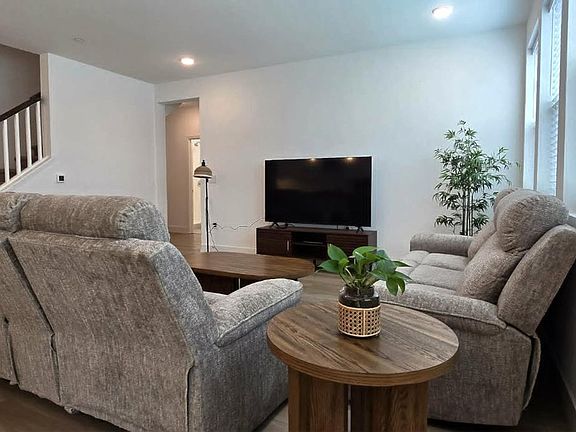 4th image of 420 Monastery Dr