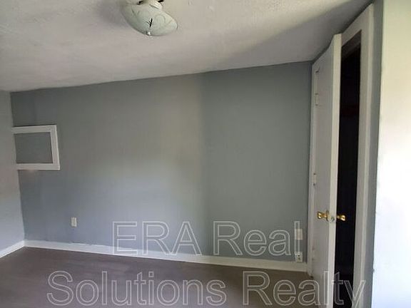 3rd image of 2590 Parkwood Ave Unit 2590