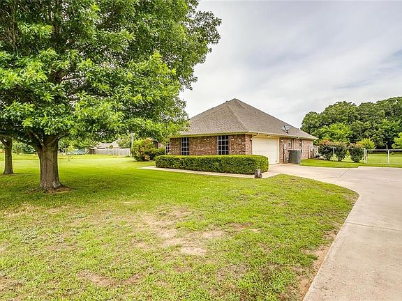 4th image of 209 Shadow Creek Ln