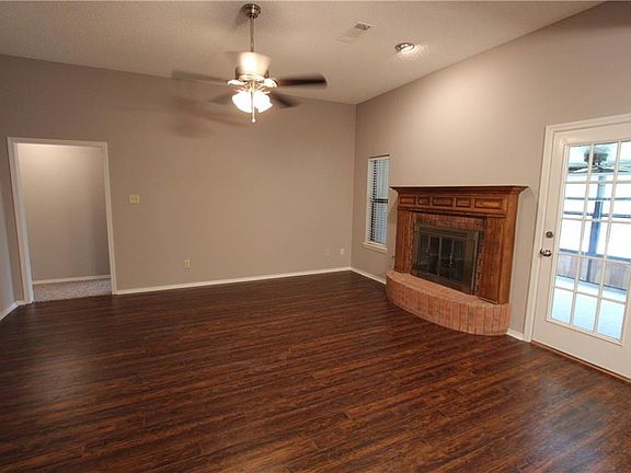 3rd image of 1614 Somerset Way