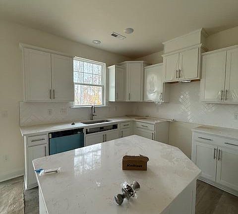 5th image of 65 Sugar Pine Dr