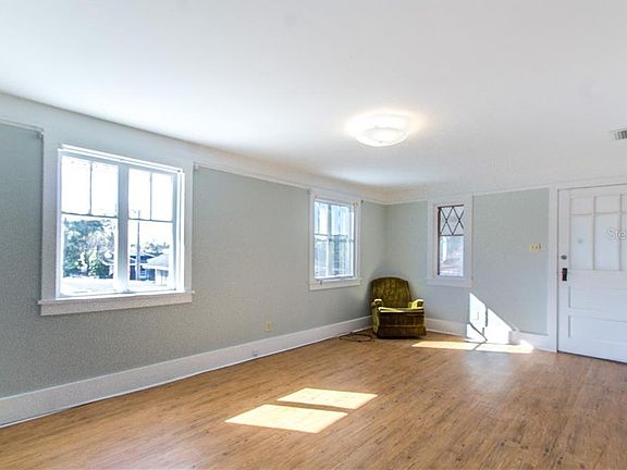 3rd image of 802 1/2 E Cayuga St