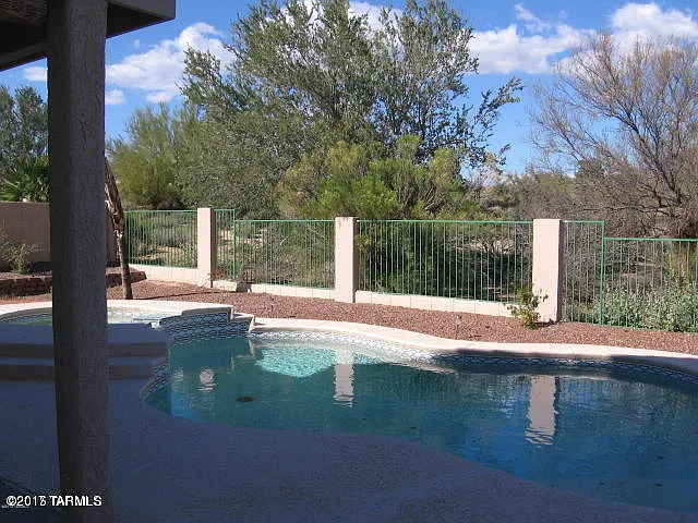 4 bed, 2.5 bath, 2713 sqft, $3,000 — Photo 4