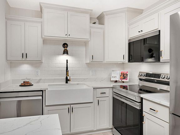 3rd image of 26 10th St W Unit 705