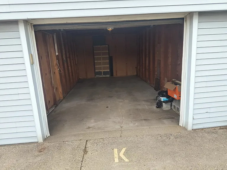 1919 Canterbury Dr — Photo 13