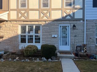 5475 Lakeshore Rd #83, Burlington, ON L7L1E1