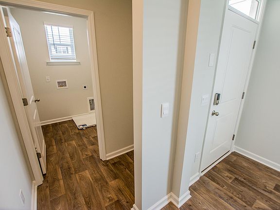 5th image of 110 Holly Leaf Ln