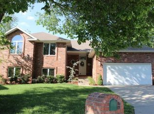 2053 W Willow Lakes Cv, Springfield, MO 65810