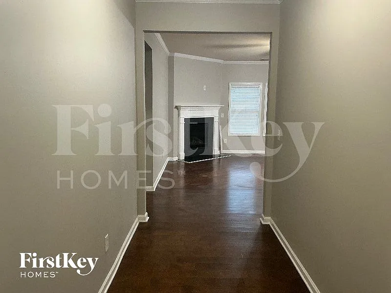 4 bed, 3.0 bath, 2389 sqft, $2,555 — Photo 4