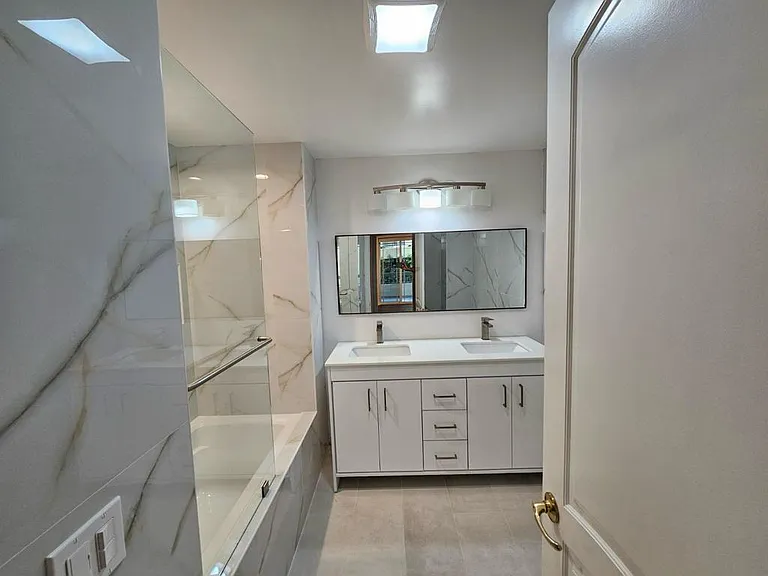 1426 N Laurel Ave #107 — Photo 14