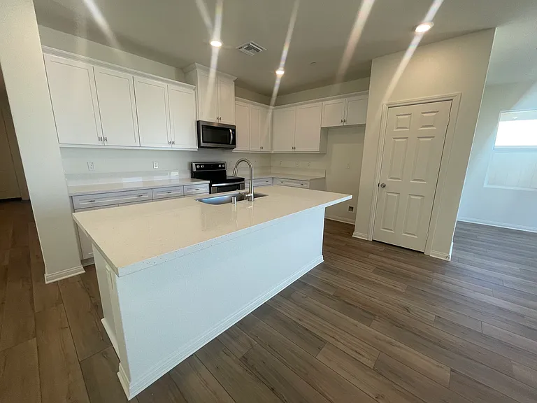 30819 Alister Ln — Photo 2