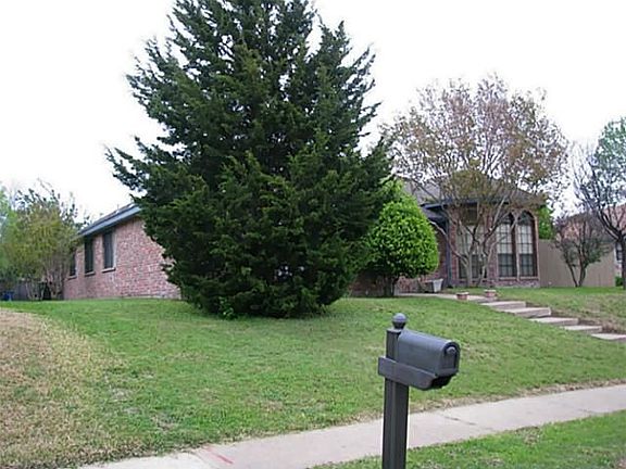 3rd image of 8905 Wood Glen Dr