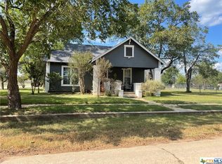 502 E 3rd St, Nixon, TX 78140