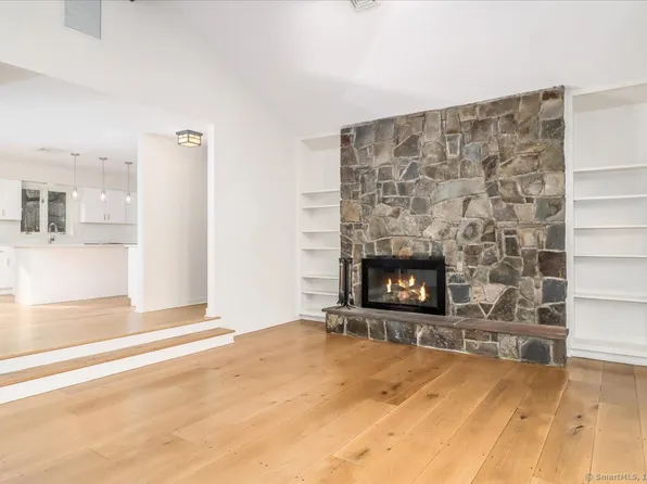 10 Whitlock Lane, Ridgefield, CT 06877