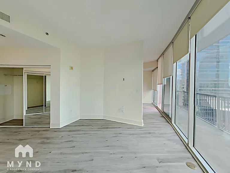 1080 Peachtree St NE #1406 — Photo 11