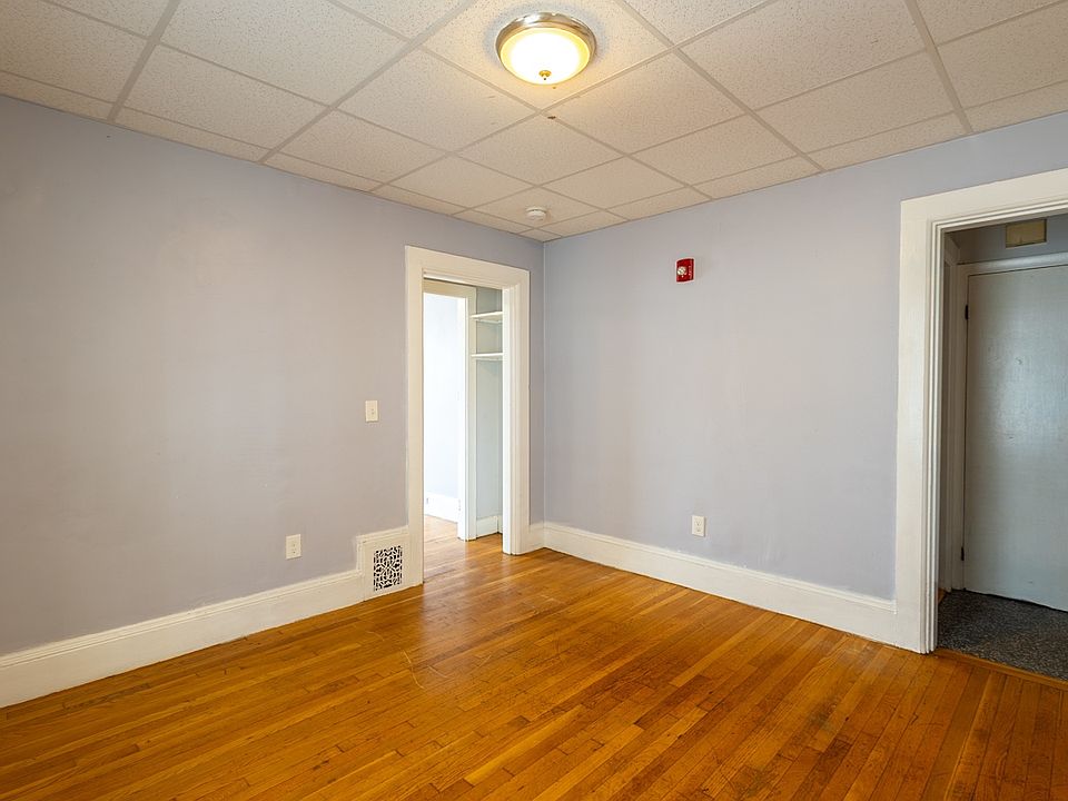 1st image of 555 Essex St APT 4