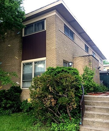 2nd image of 1066 Des Plaines Ave