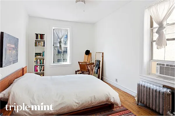 Sold by Triplemint | media 16