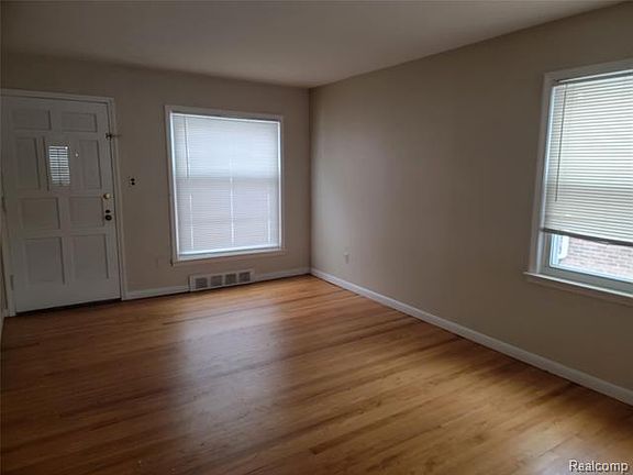2nd image of 1515 W Farnum Ave