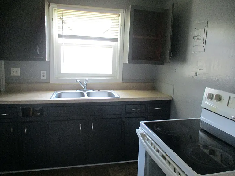 2112A Elvira St — Photo 5
