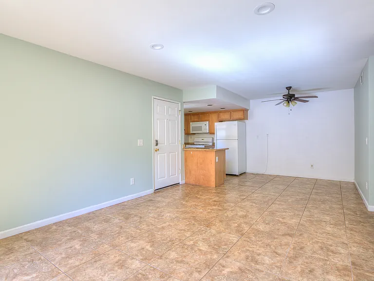 1116 W Blaine St #203 — Photo 5