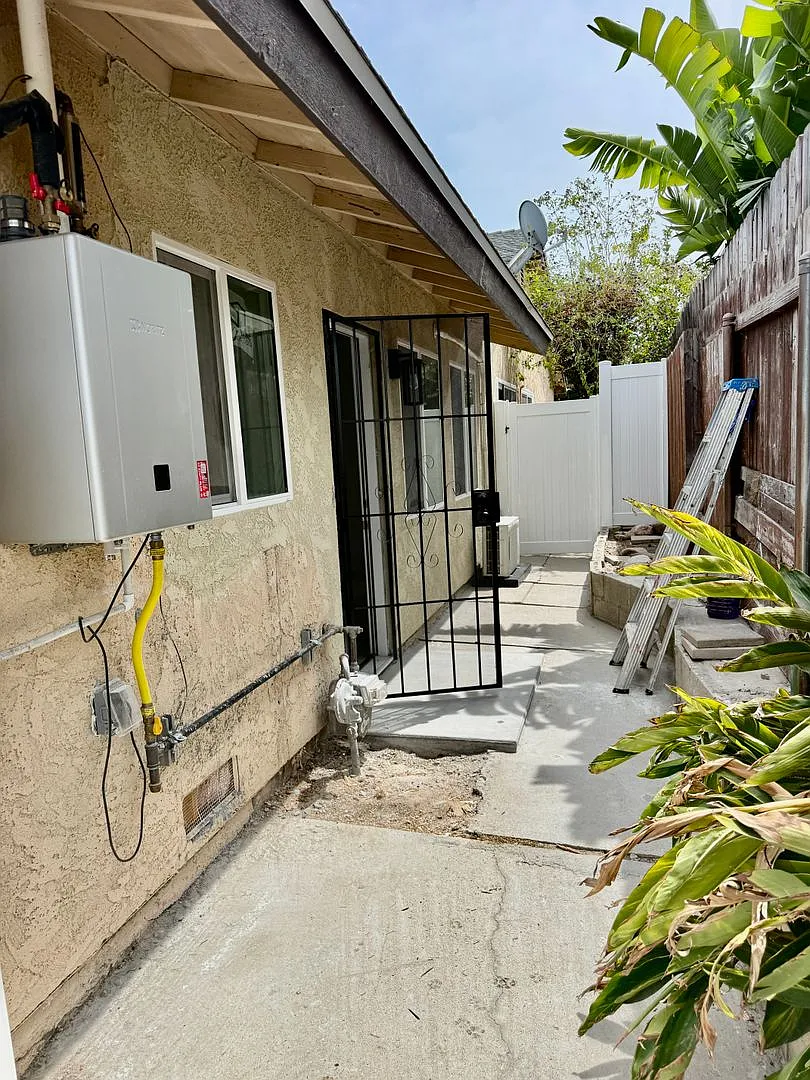 Brand-New Modern ADU in Corona Utilities Included — Photo 2