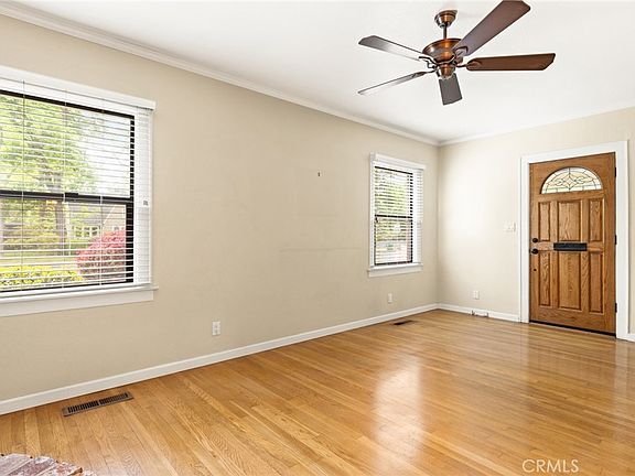 4th image of 782 E 8th St