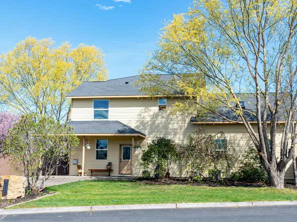 1162 SW Canyon Dr, Redmond, OR 97756