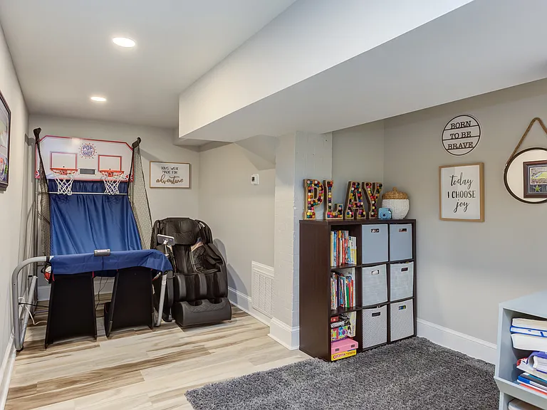 2606 Wade Ave — Photo 33