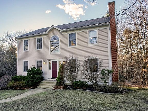 3rd image of 1361 Elm St