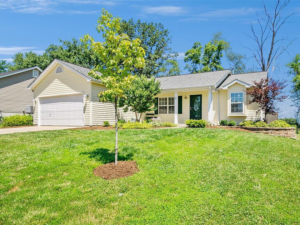 1st image of 79 Glen Meadows Dr