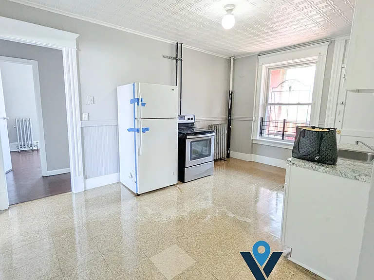 168 Essex St #3L — Photo 10