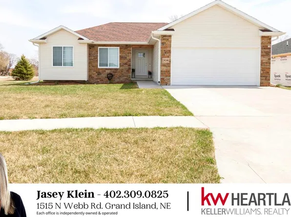 306 Cottage Park Dr, Aurora, NE 68818