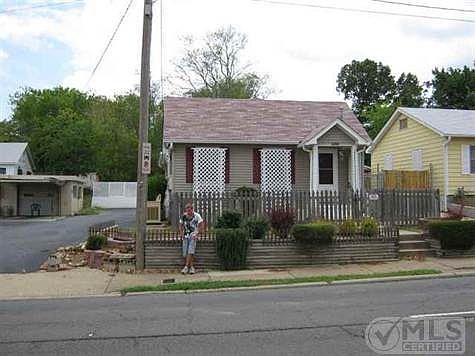 2nd image of 406 Summer St