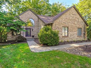 370 Wilcox Rd, Youngstown, OH 44515