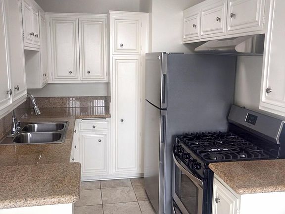 4th image of 1427 N Poinsettia Pl #3344
